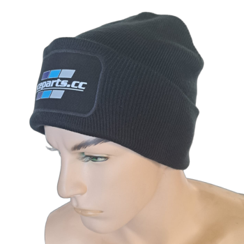 Preview: Schwarze gerippte Wintermütze von Raceparts.cc mit aufgenähtem Raceparts.cc-Logo, präsentiert auf einer Schaufensterpuppe.